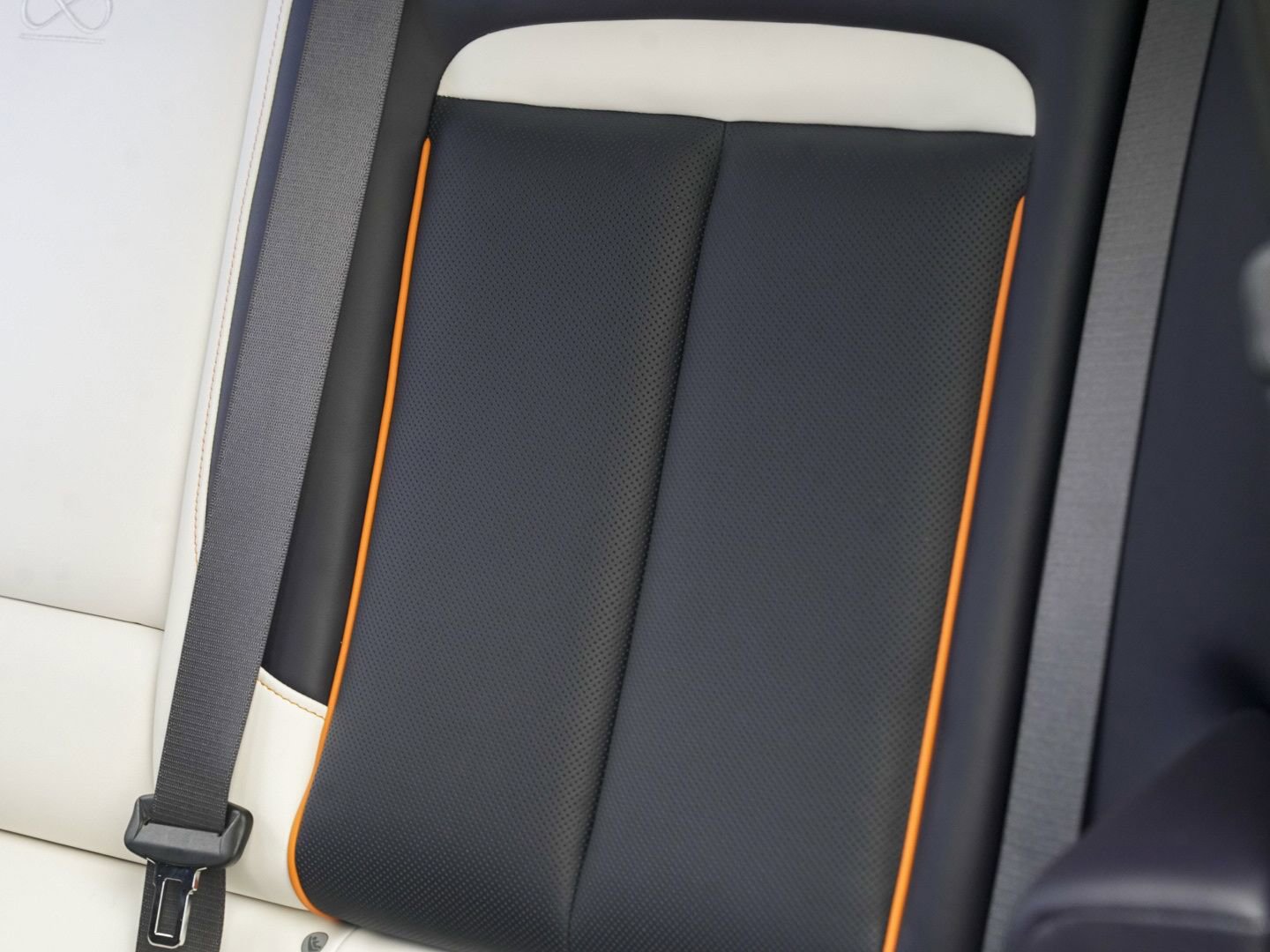 New 2026 Rolls-Royce Cullinan Black Badge image 45