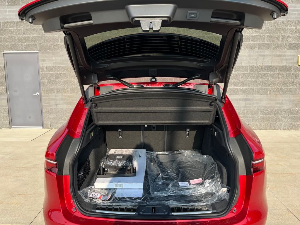 New 2025 Jaguar F-PACE R-Dynamic S image 9