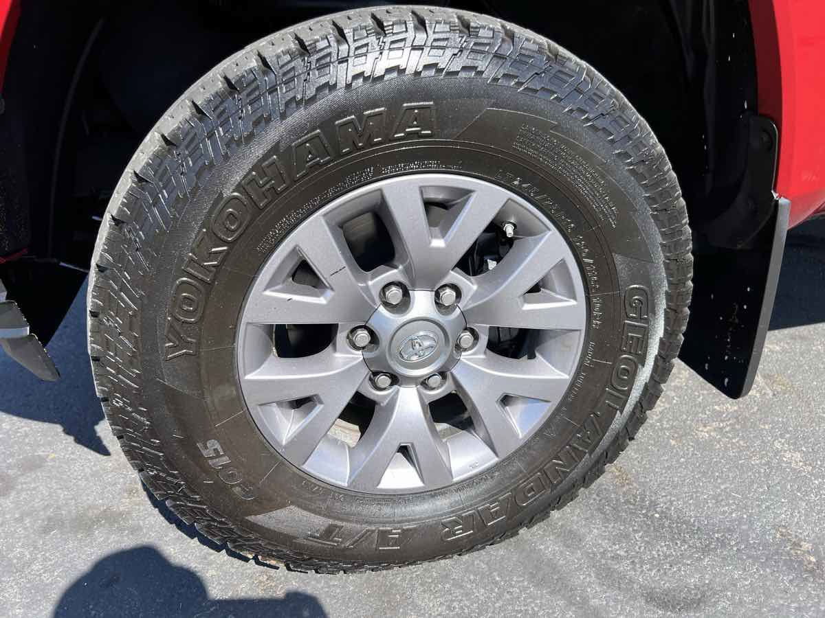 Used 2017 Toyota Tacoma SR5 image 8