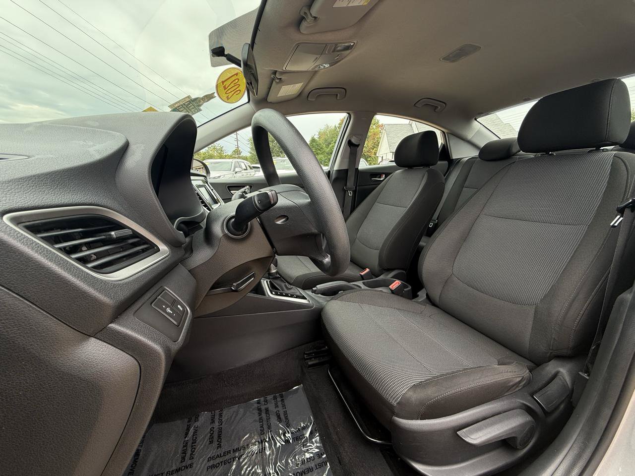 Used 2021 Hyundai Accent SE FWD image 14