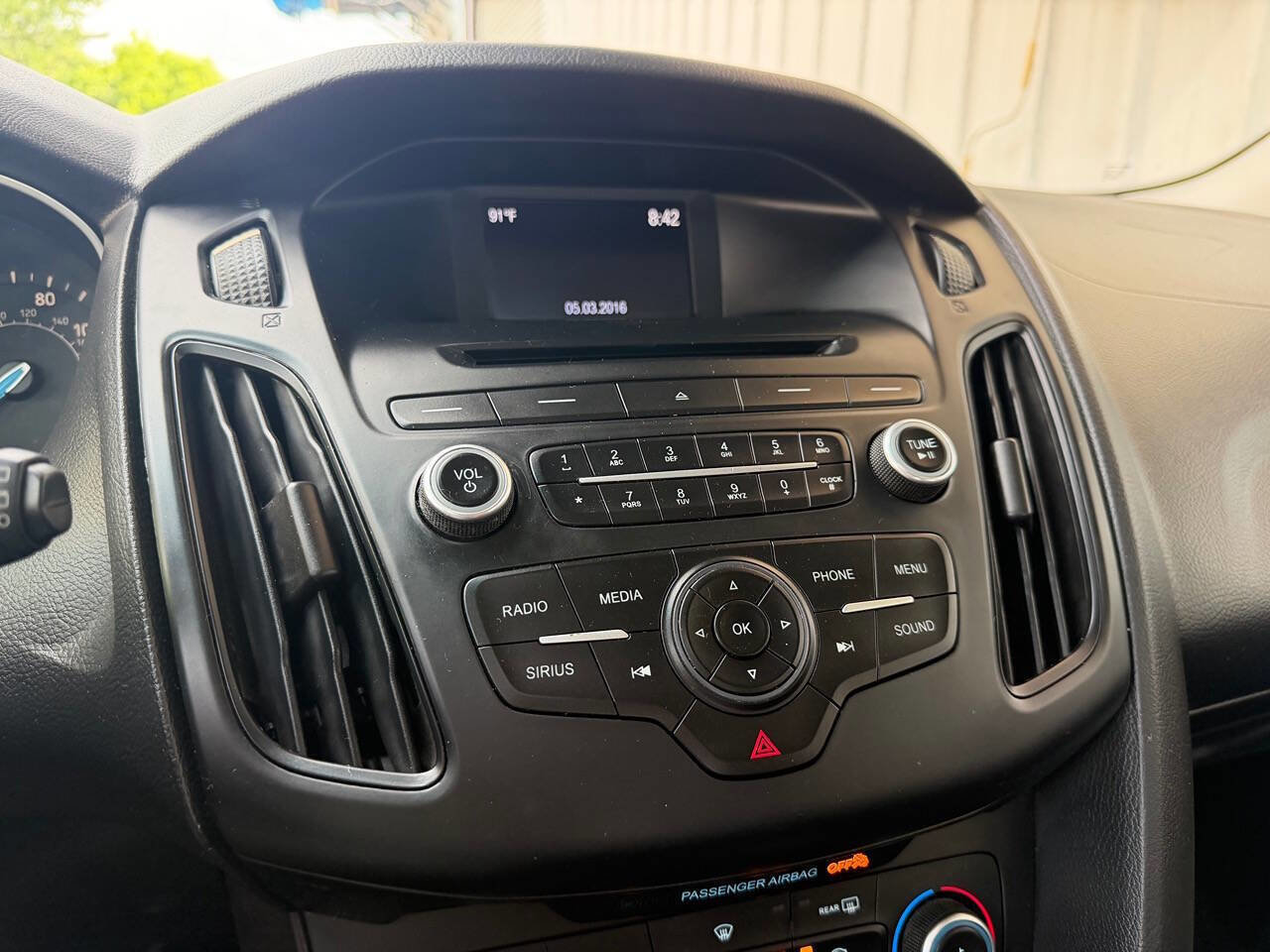 Used 2016 Ford Focus SE FWD image 25