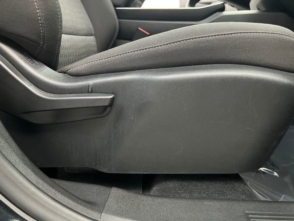 Used 2025 Chevrolet Equinox LT FWD image 23
