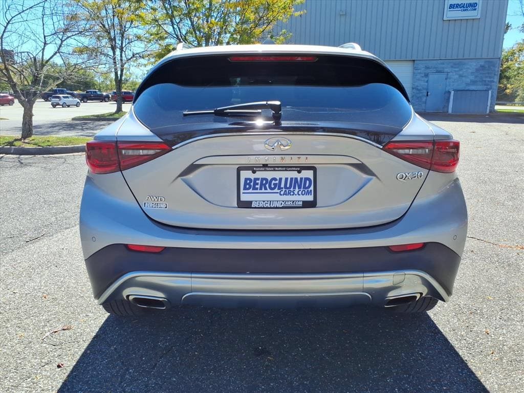 Used 2017 INFINITI QX30 Premium w/ Navigation Package AWD/4WD image 11