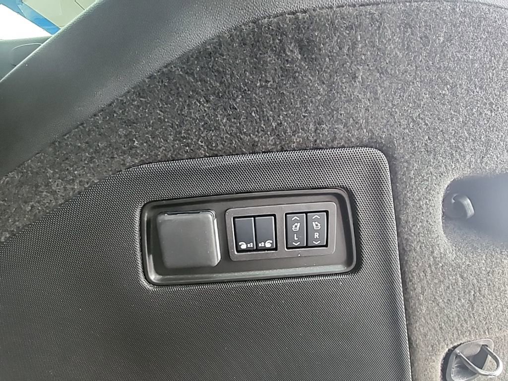 Used 2025 Cadillac Escalade V image 13