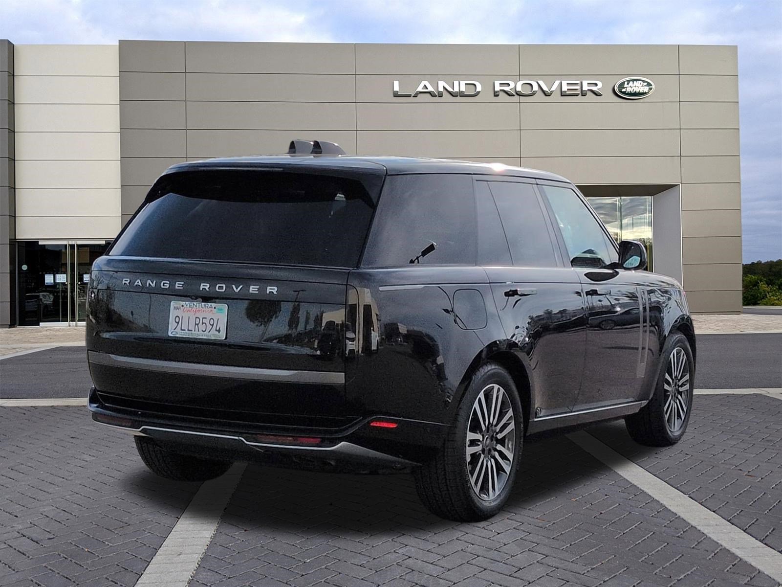 Used 2024 Land Rover Range Rover SE image 5