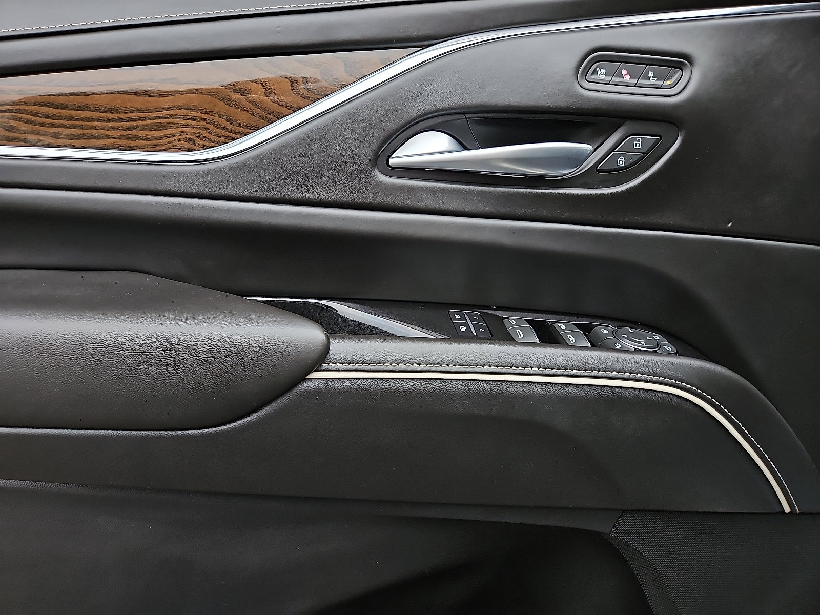 Certified 2024 Cadillac Escalade Sport Platinum w/ LPO, ONYX Package image 13