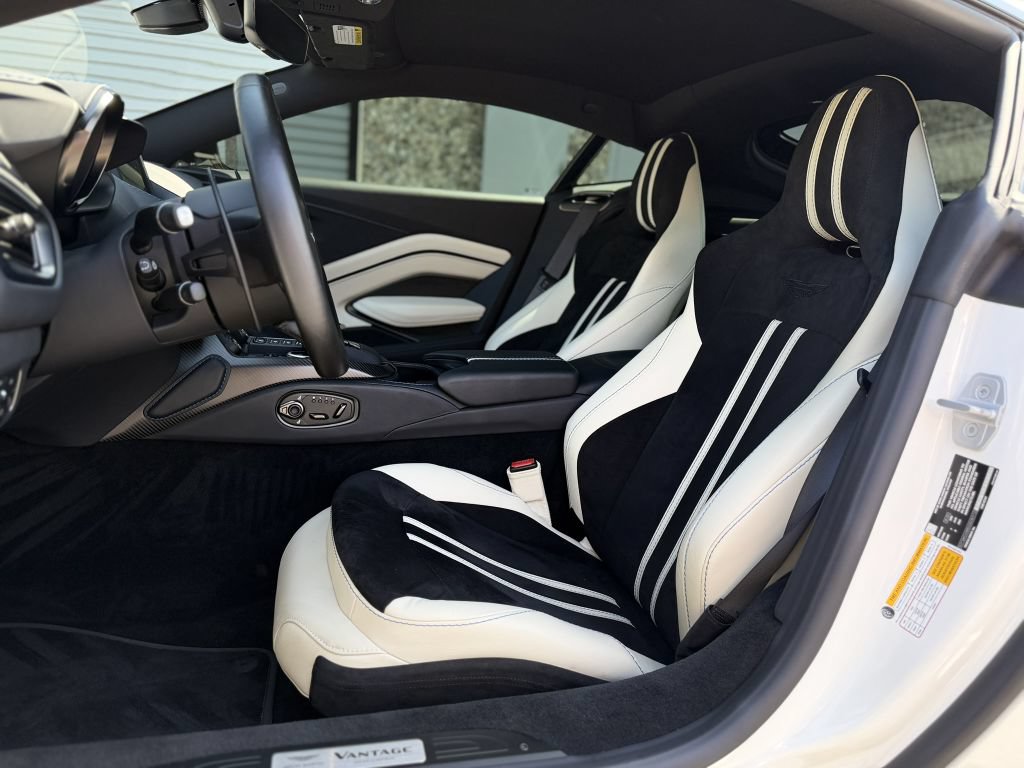Used 2022 Aston Martin V8 Vantage Coupe RWD image 29