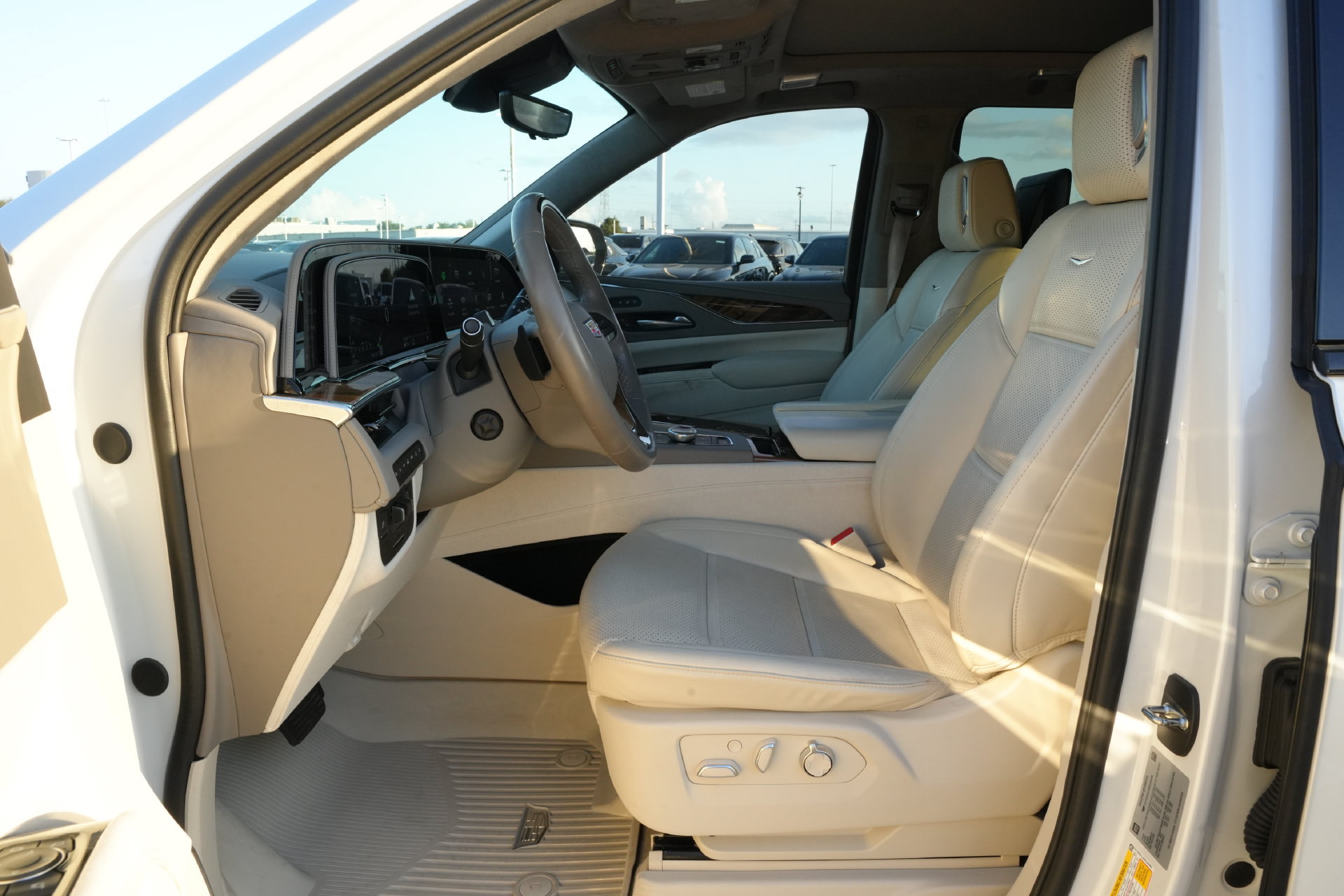 Certified 2024 Cadillac Escalade ESV Sport Platinum w/ LPO, ONYX Package AWD/4WD image 14