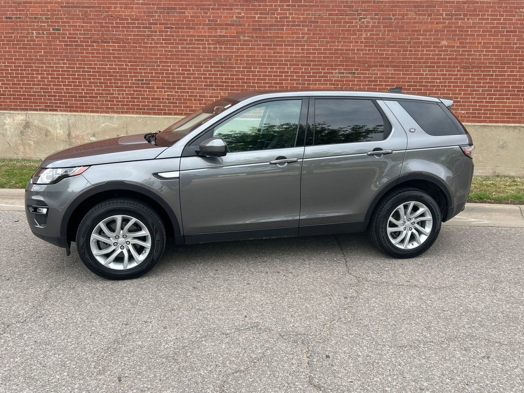 Used 2017 Land Rover Discovery Sport HSE AWD/4WD image 2