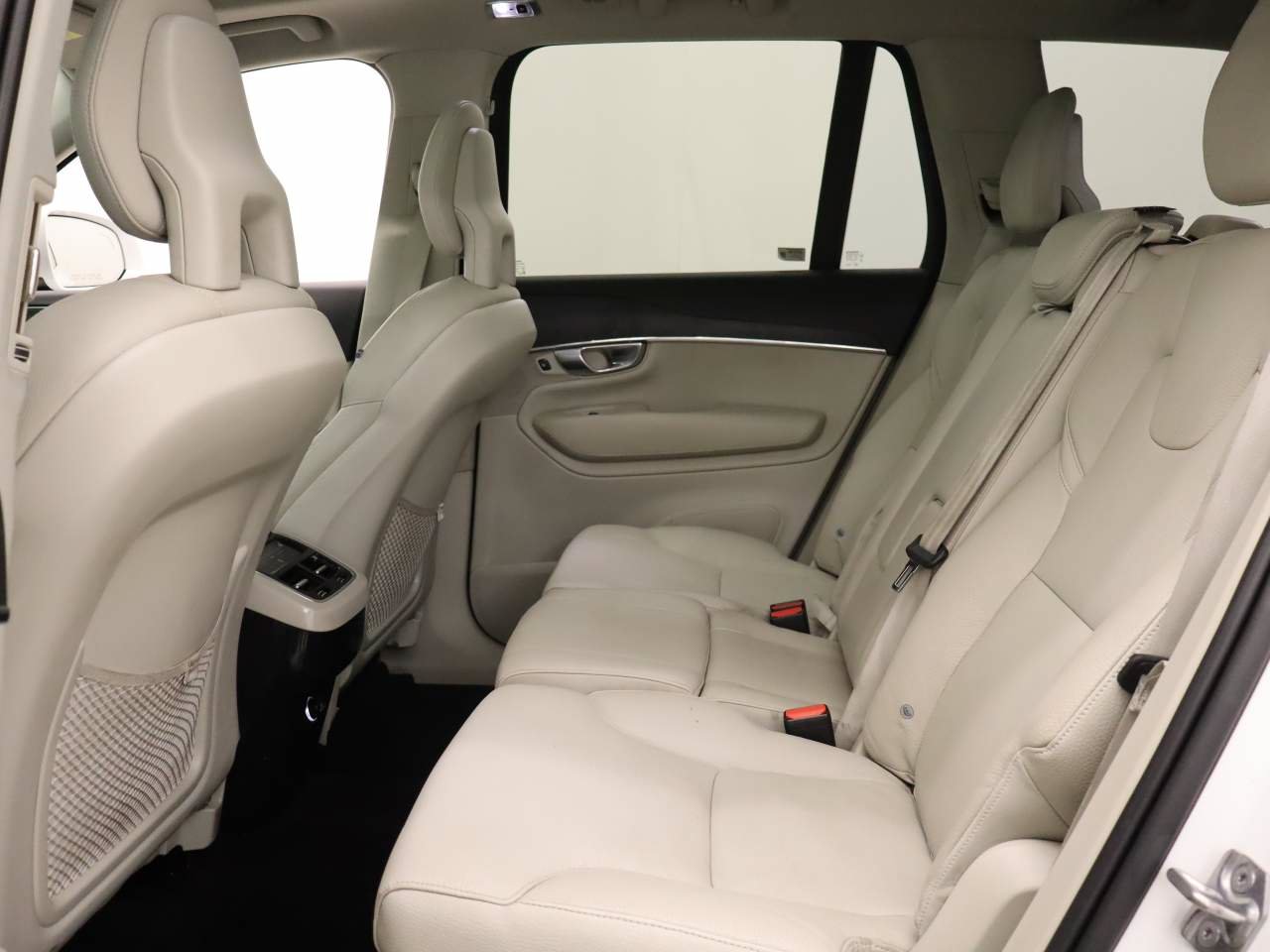 Used 2020 Volvo XC90 T6 Momentum w/ Protection Package Premier AWD/4WD image 16