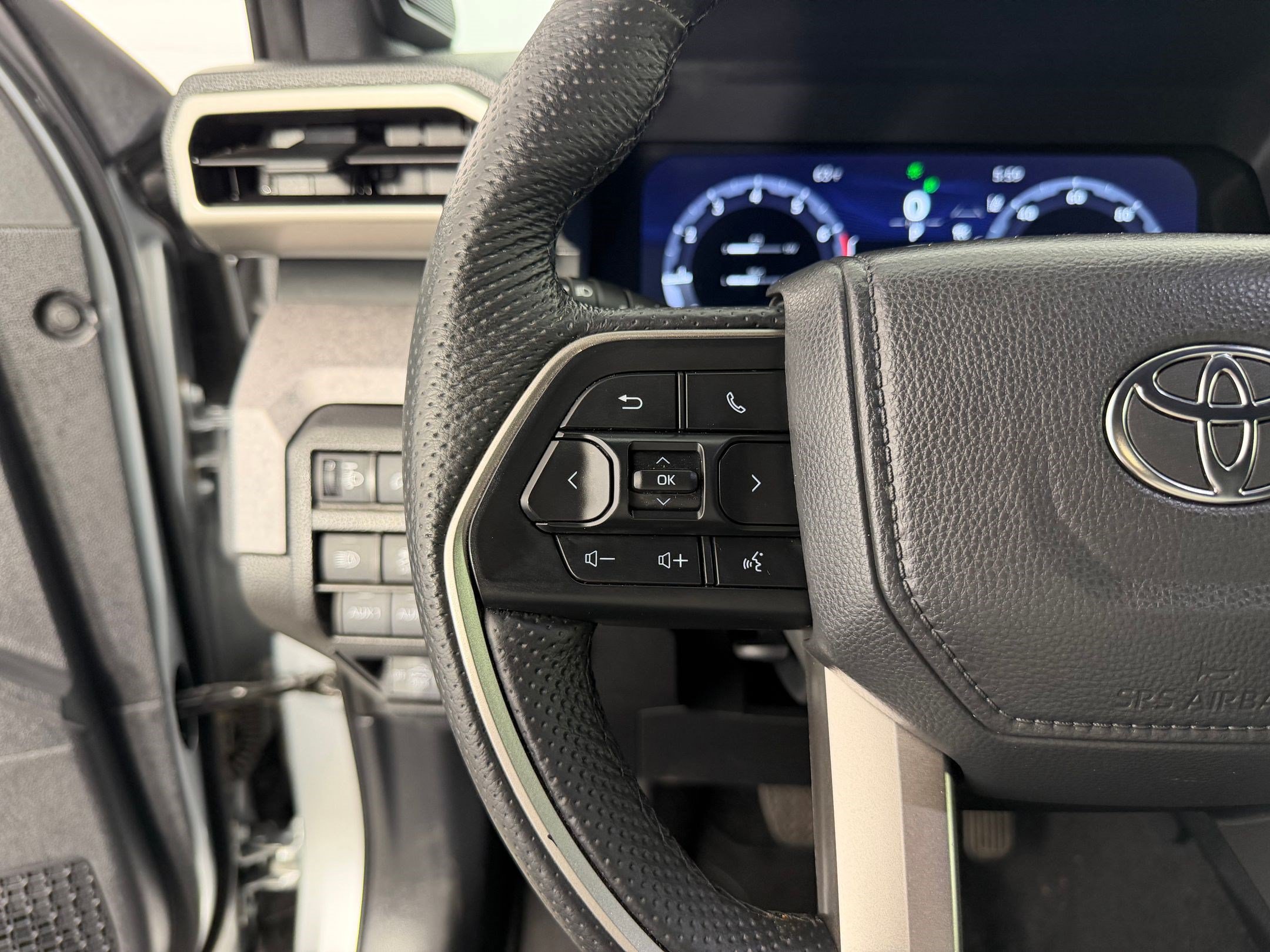 Used 2025 Toyota Tacoma 4x4 Double Cab Hybrid image 14