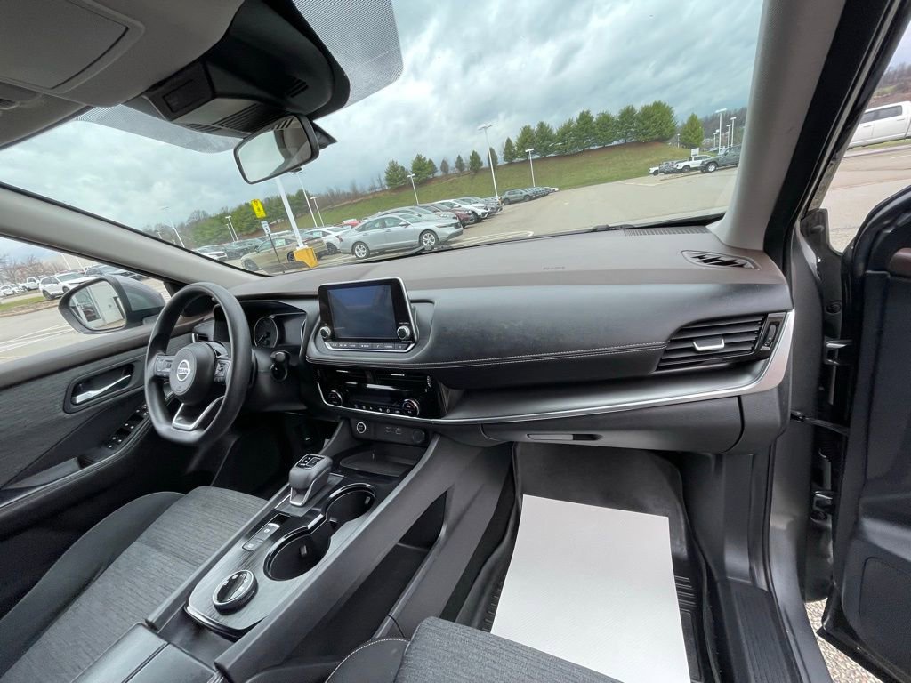 Used 2021 Nissan Rogue SV image 11