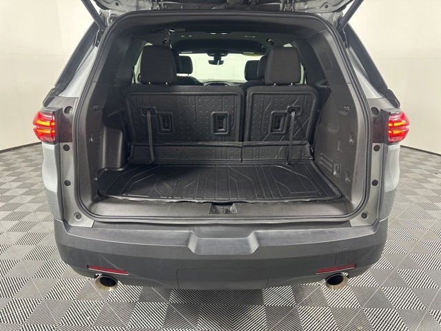 Used 2023 Chevrolet Traverse LT w/ Rear Camera Mirror Package image 12