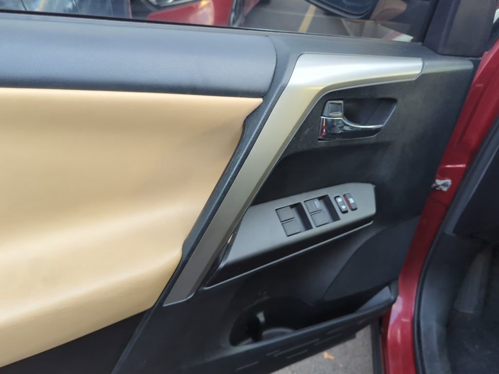 Used 2018 Toyota RAV4 XLE image 8