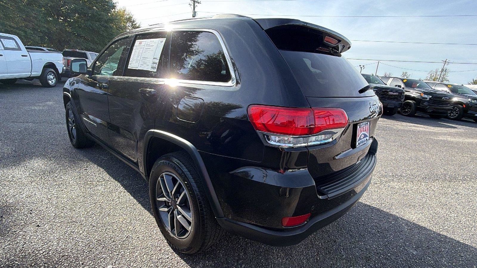Used 2019 Jeep Grand Cherokee Laredo w/ Laredo X Package RWD image 9