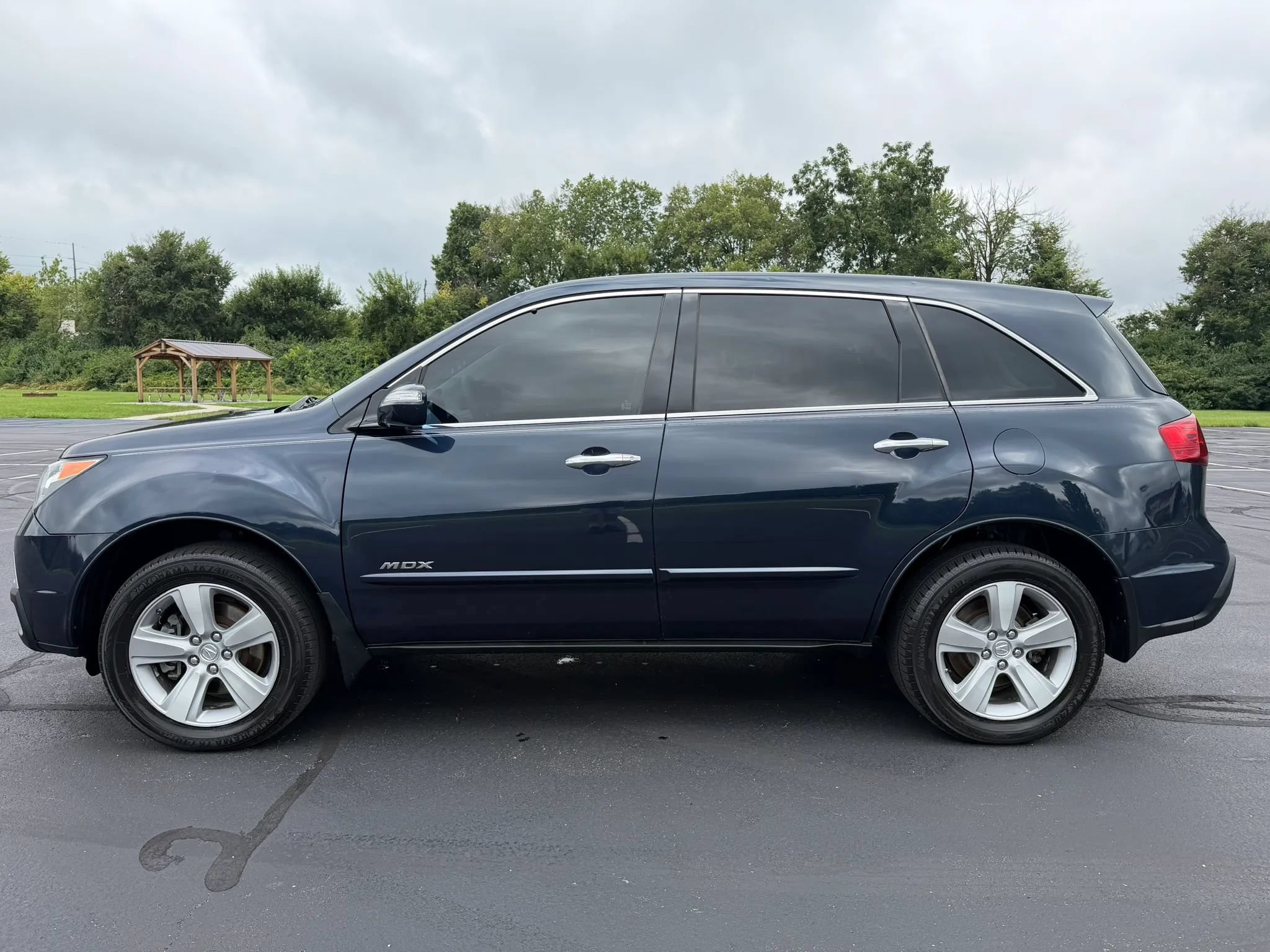 Used 2011 Acura MDX w/ Technology Package AWD/4WD image 3