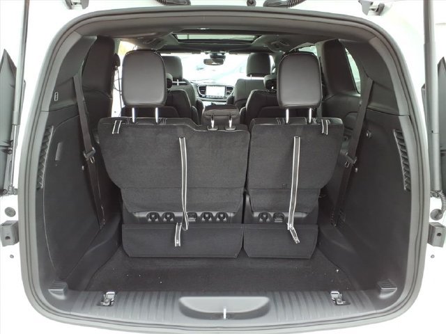 Used 2026 Chrysler Pacifica Select AWD/4WD image 14