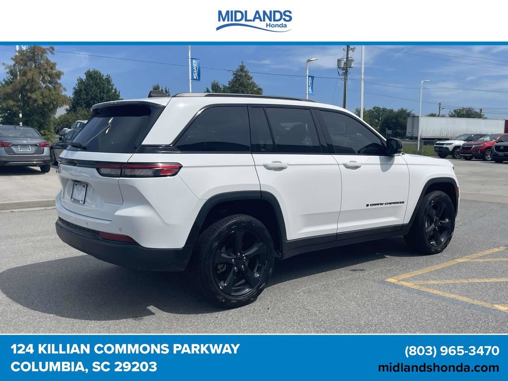 Used 2023 Jeep Grand Cherokee Altitude RWD image 6