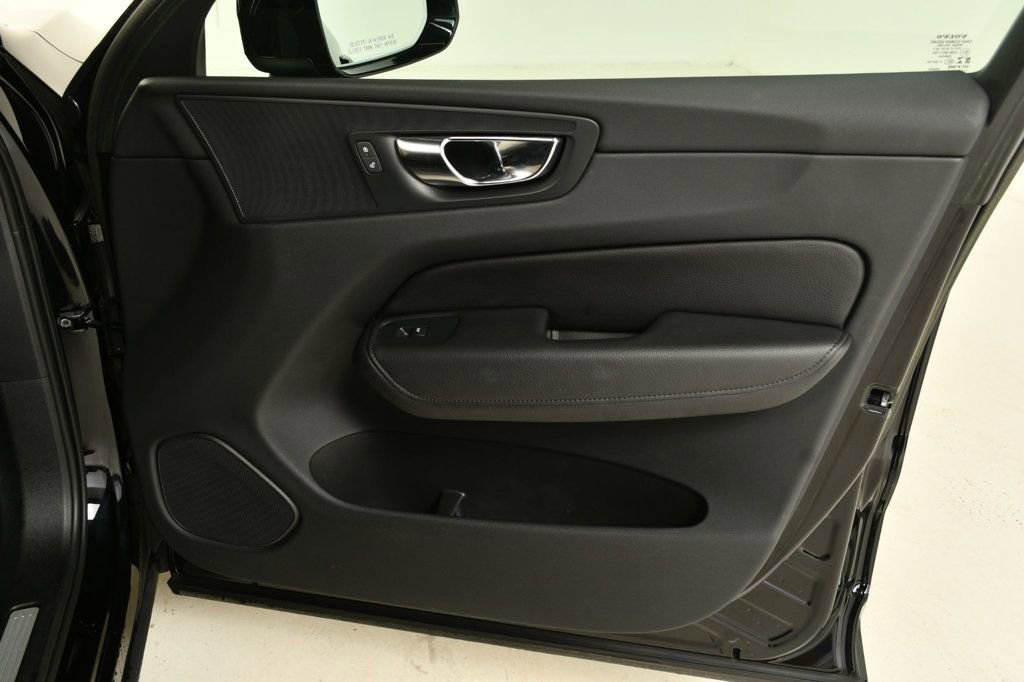 Used 2022 Volvo XC60 B5 Momentum w/ Protection Package Premier image 22