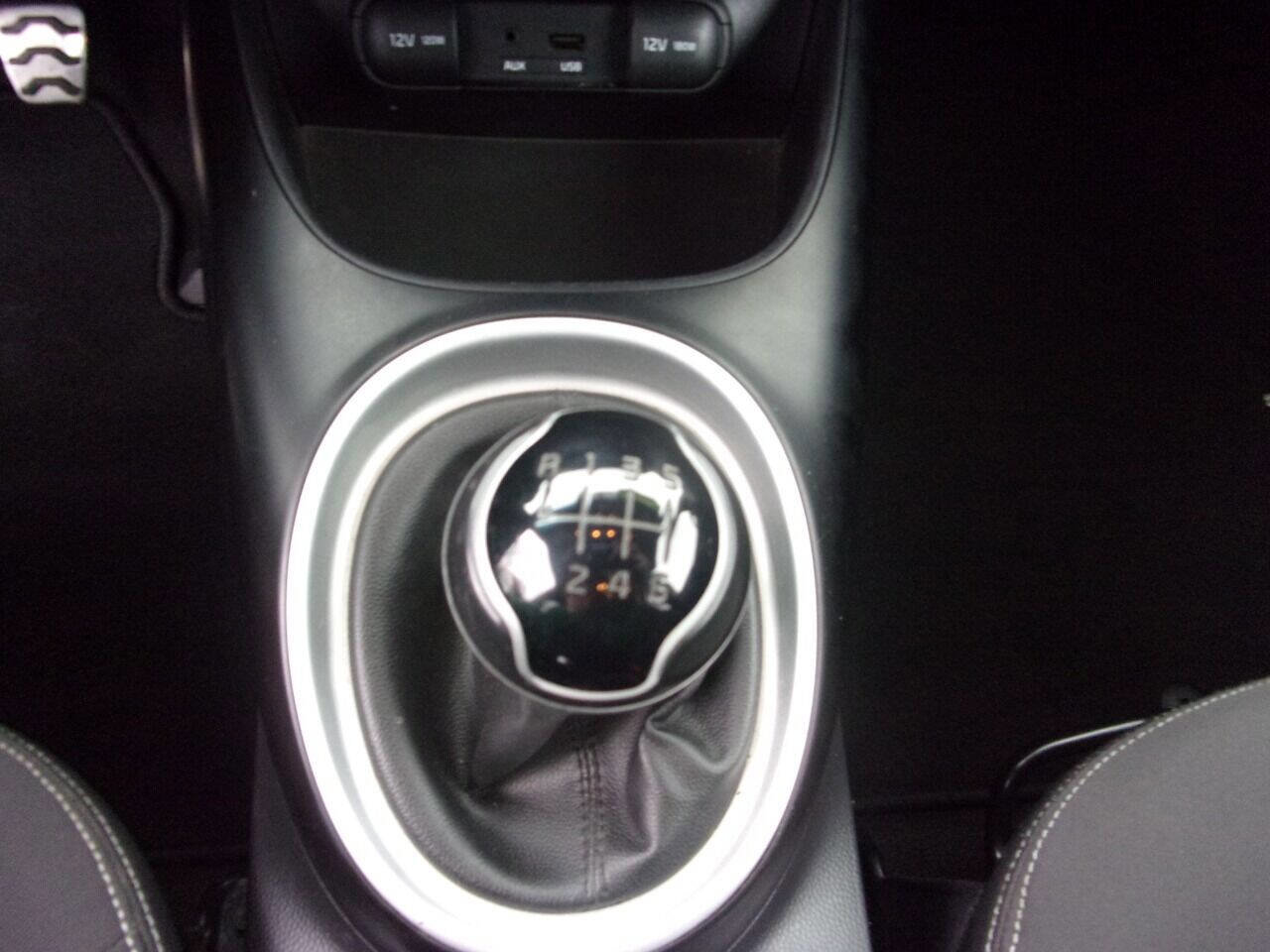 Used 2015 Kia Soul Base 4dr Crossover 6M image 18