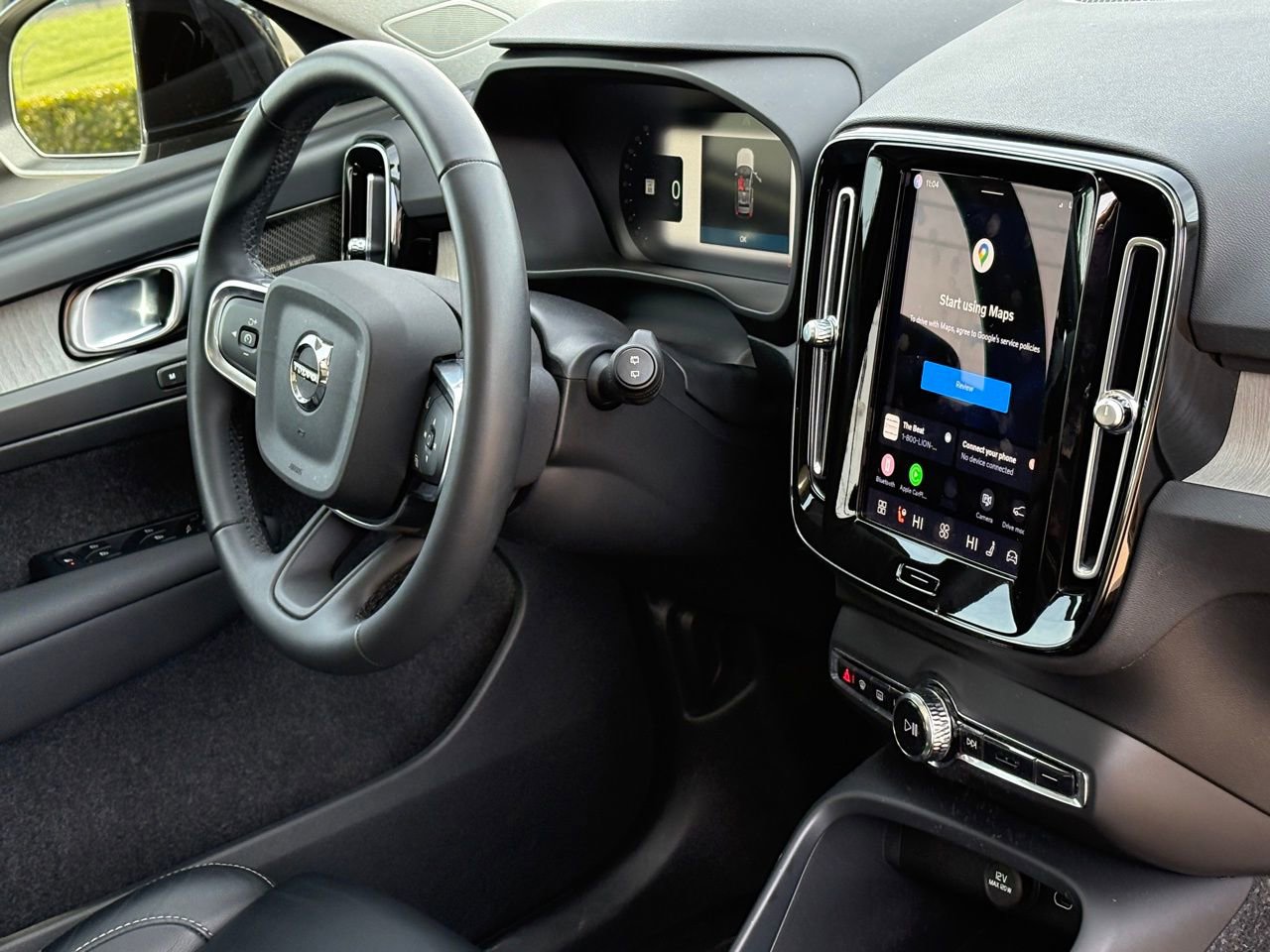 Certified 2023 Volvo XC40 B5 Ultimate w/ Protection Package Premier image 36