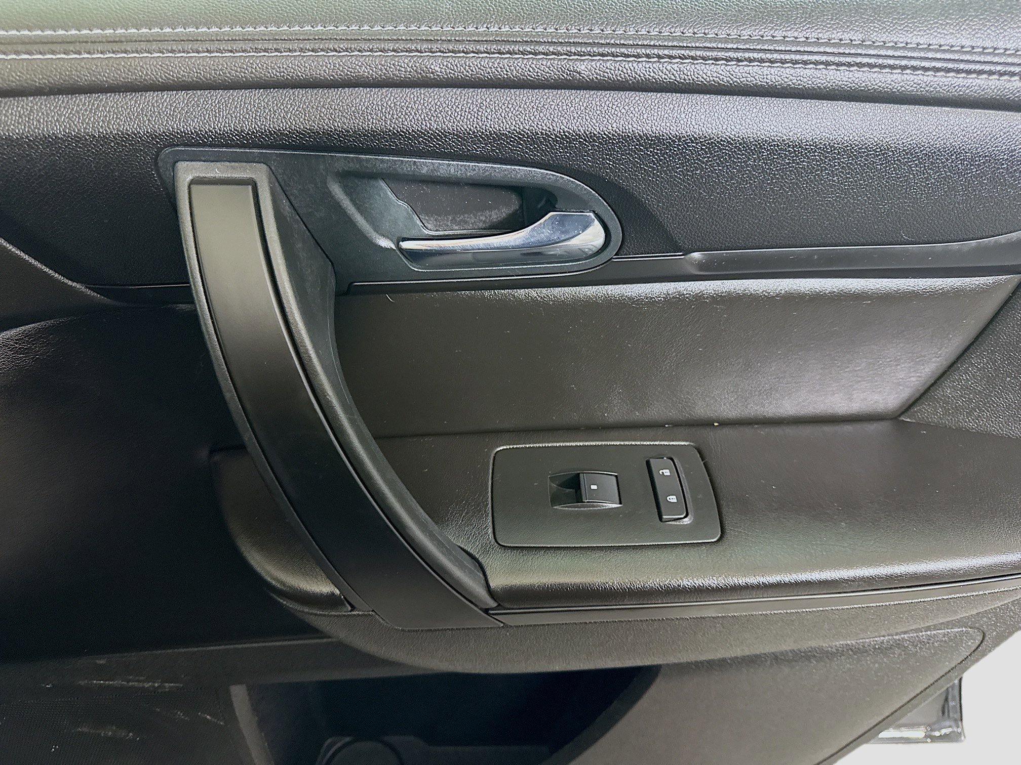 Used 2016 GMC Acadia SLE image 30