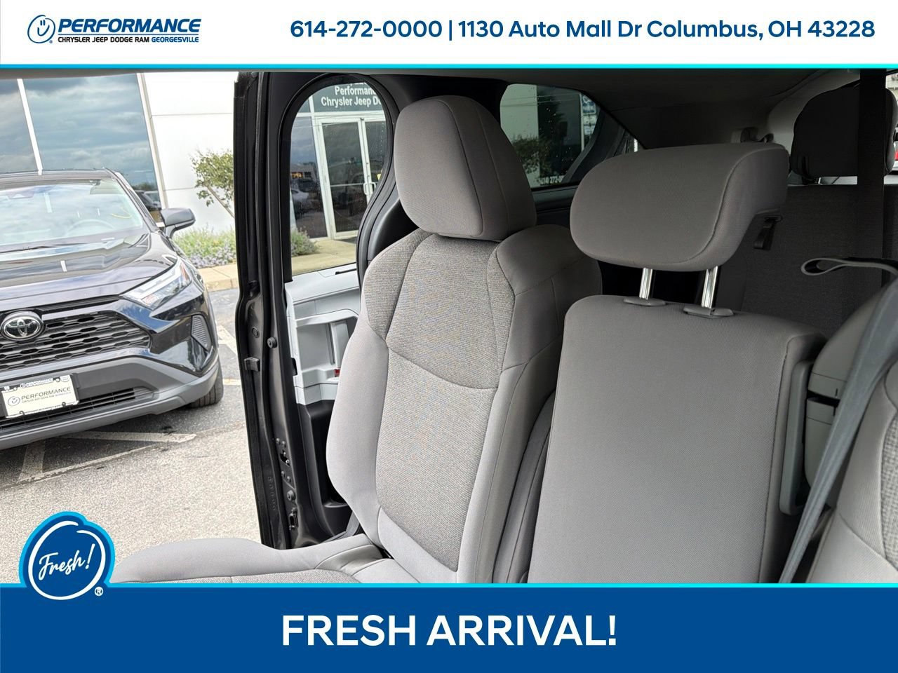 Used 2025 Toyota Sienna LE FWD image 23
