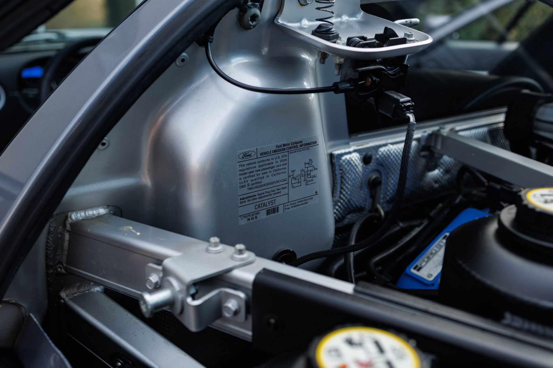 Used 2006 Ford GT RWD image 95