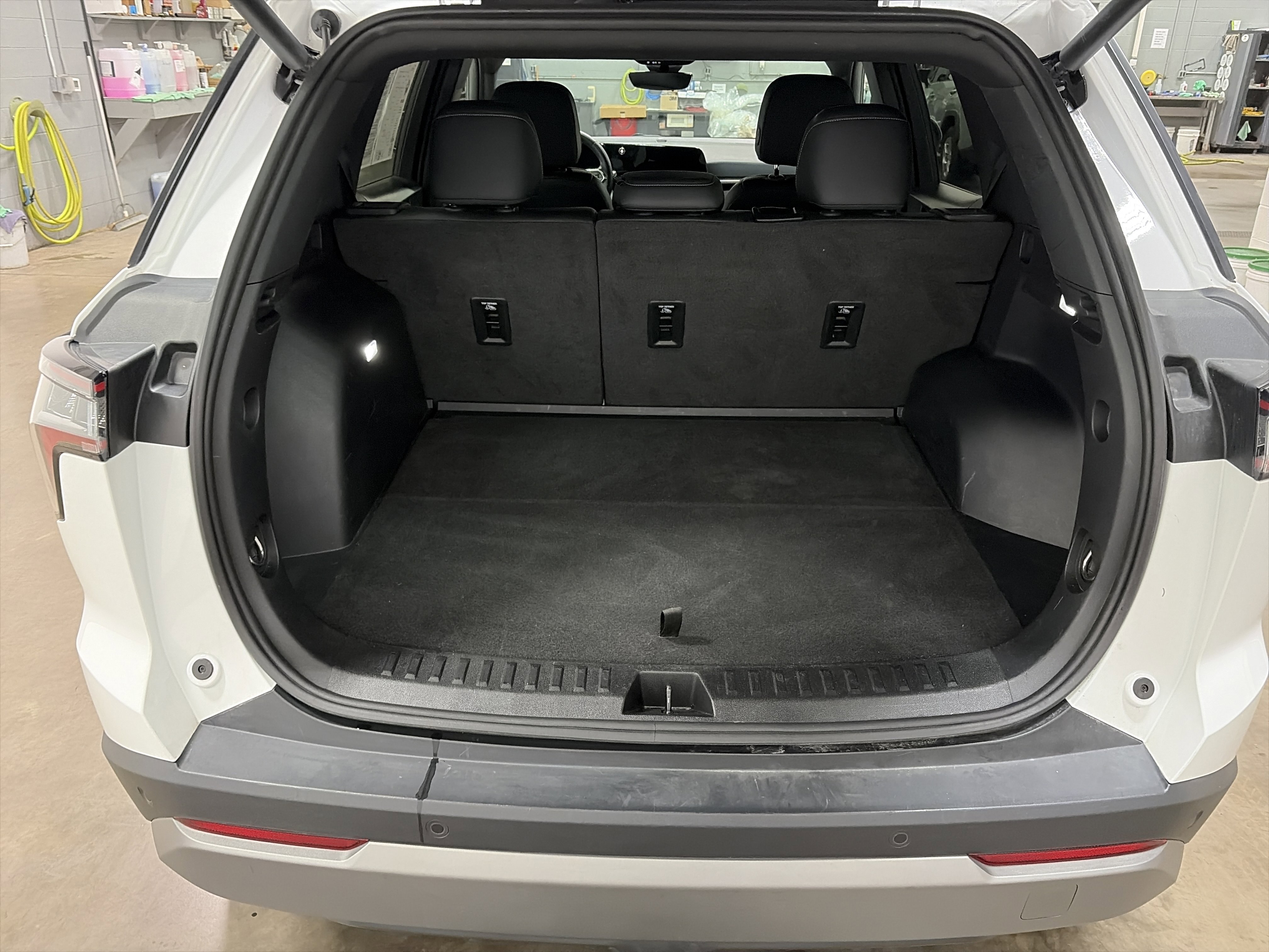 Used 2025 Chevrolet Equinox LT w/ Convenience Package II image 28