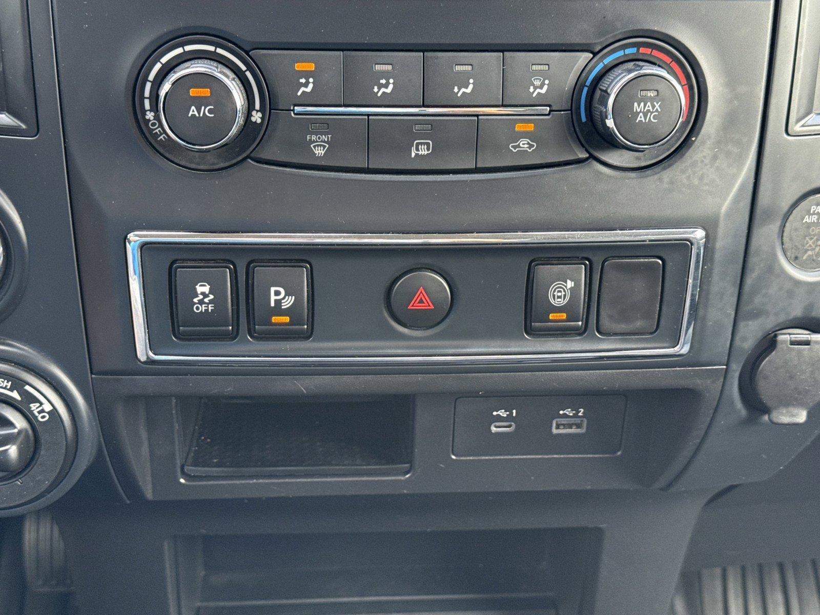 Used 2022 Nissan Titan SV image 25