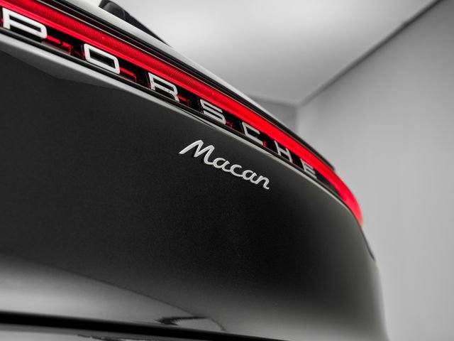 Certified 2021 Porsche Macan AWD/4WD image 36