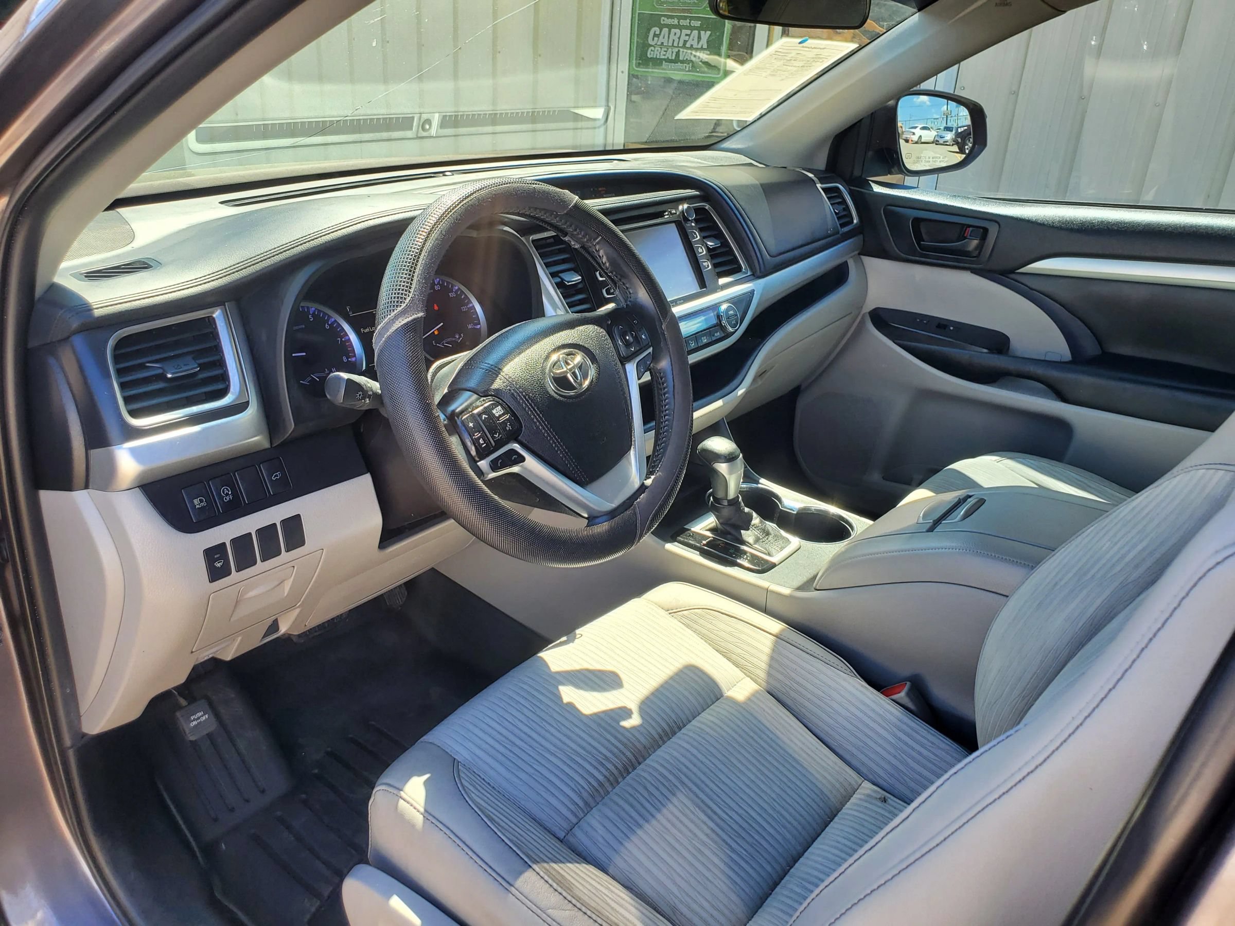 Used 2019 Toyota Highlander Plus FWD image 30