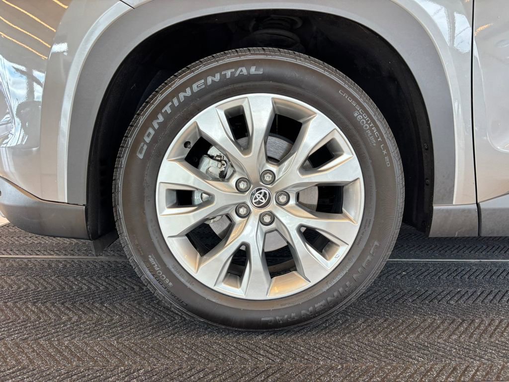 Used 2025 Toyota Grand Highlander AWD image 12