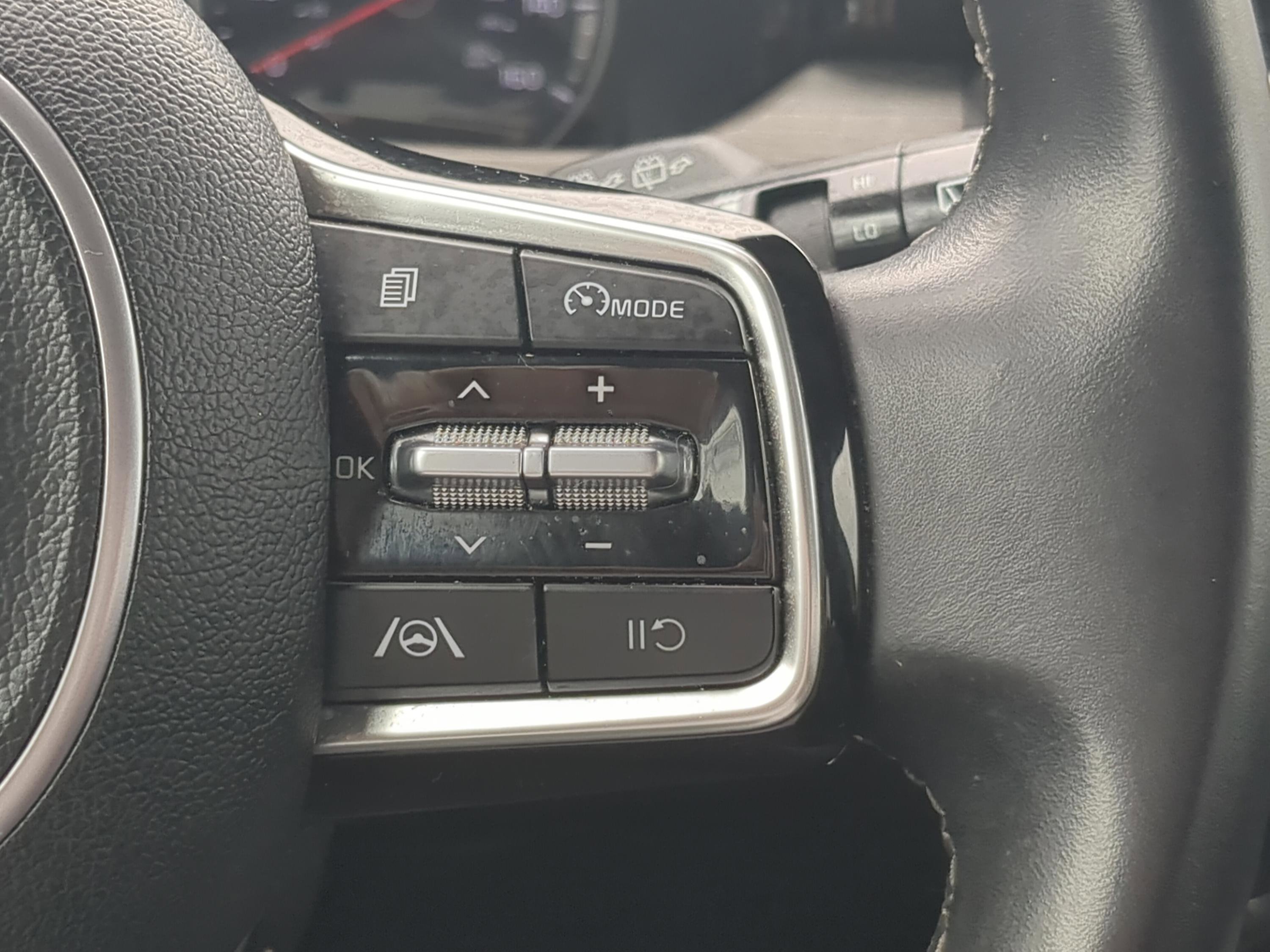 Used 2023 Kia Sorento S image 25