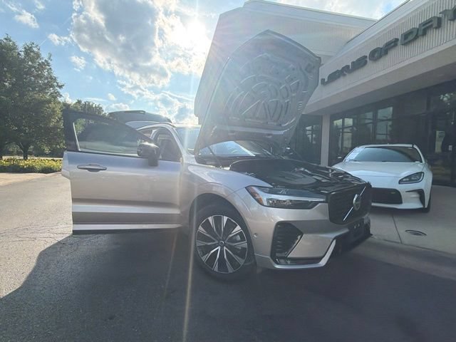 Used 2025 Volvo XC60 B5 Plus AWD/4WD image 9