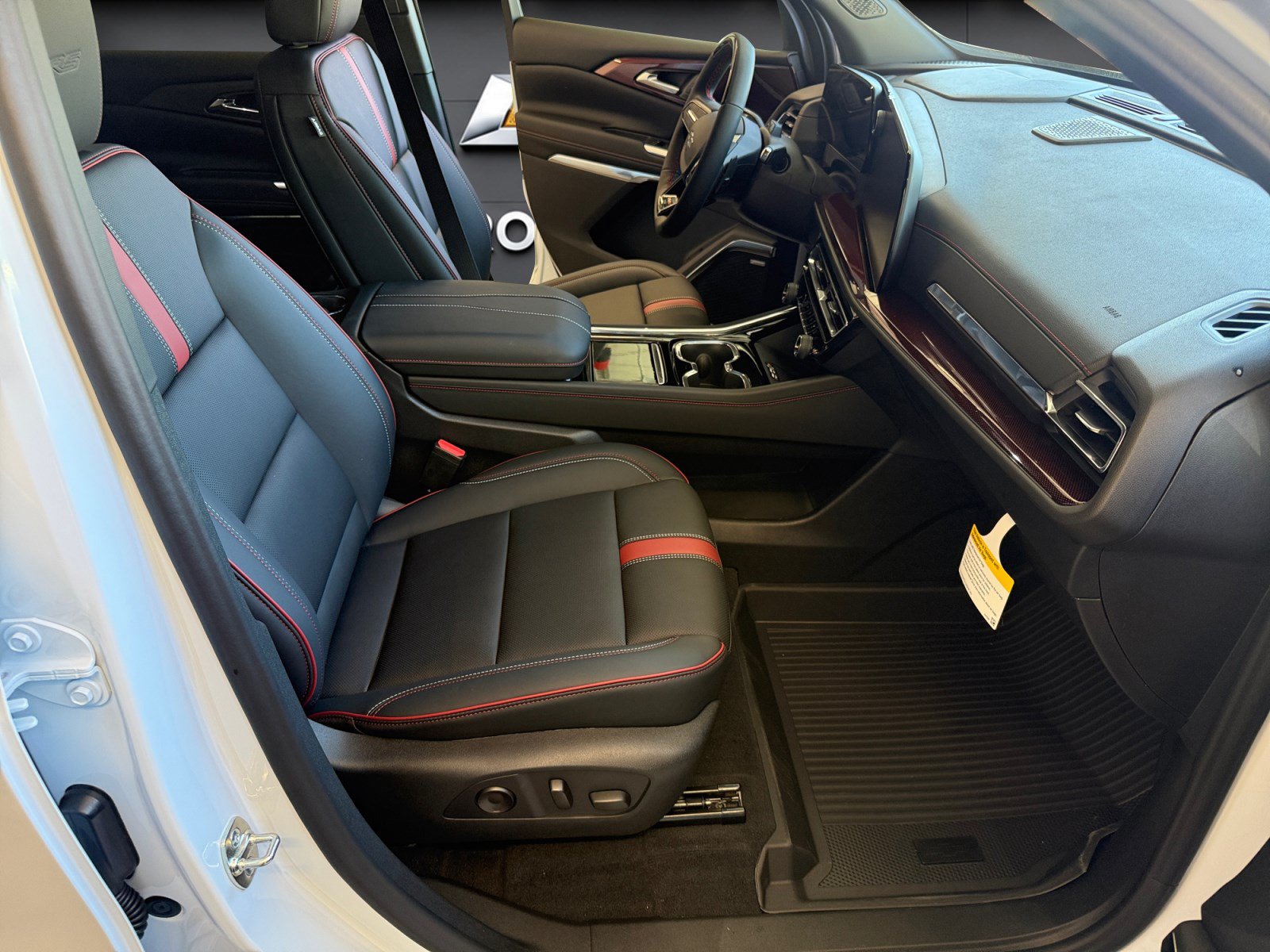 New 2027 Chevrolet Traverse RS w/ LPO, Floor Liner Package FWD image 12