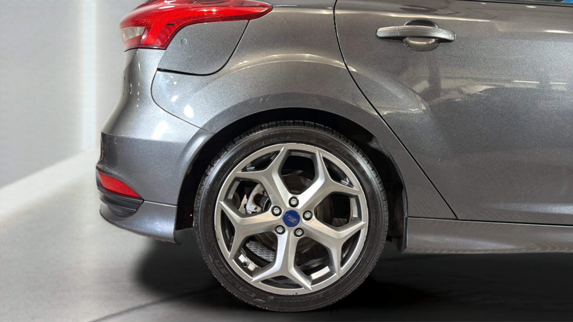 Used 2016 Ford Focus ST FWD image 35
