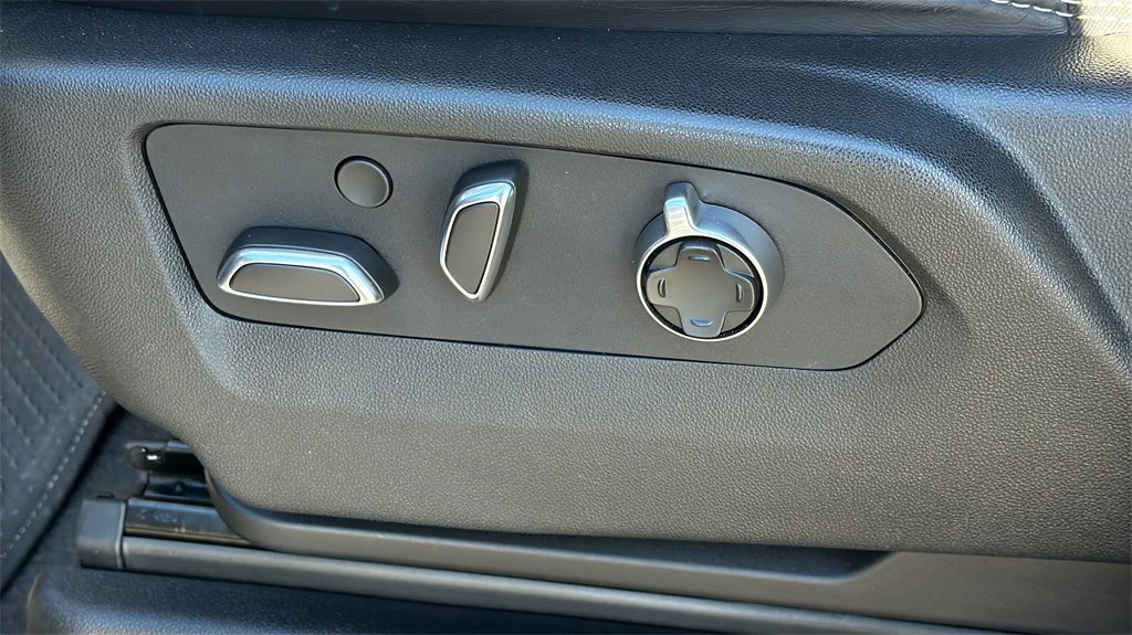 Used 2024 GMC Yukon XL Denali Ultimate image 11