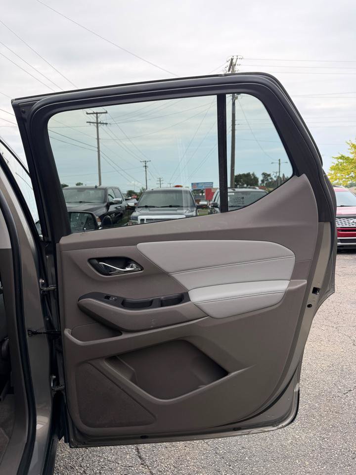 Used 2018 Chevrolet Traverse LT FWD image 20
