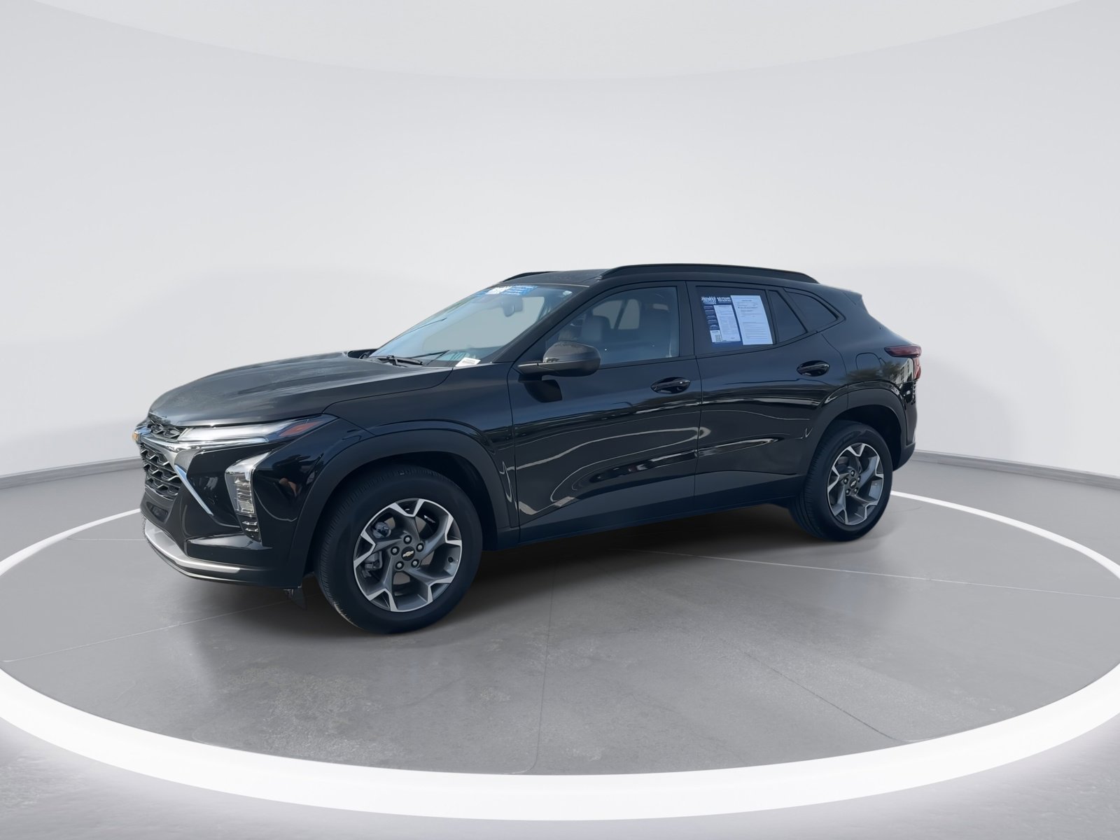 Used 2025 Chevrolet Trax LT w/ LT Convenience Package image 5