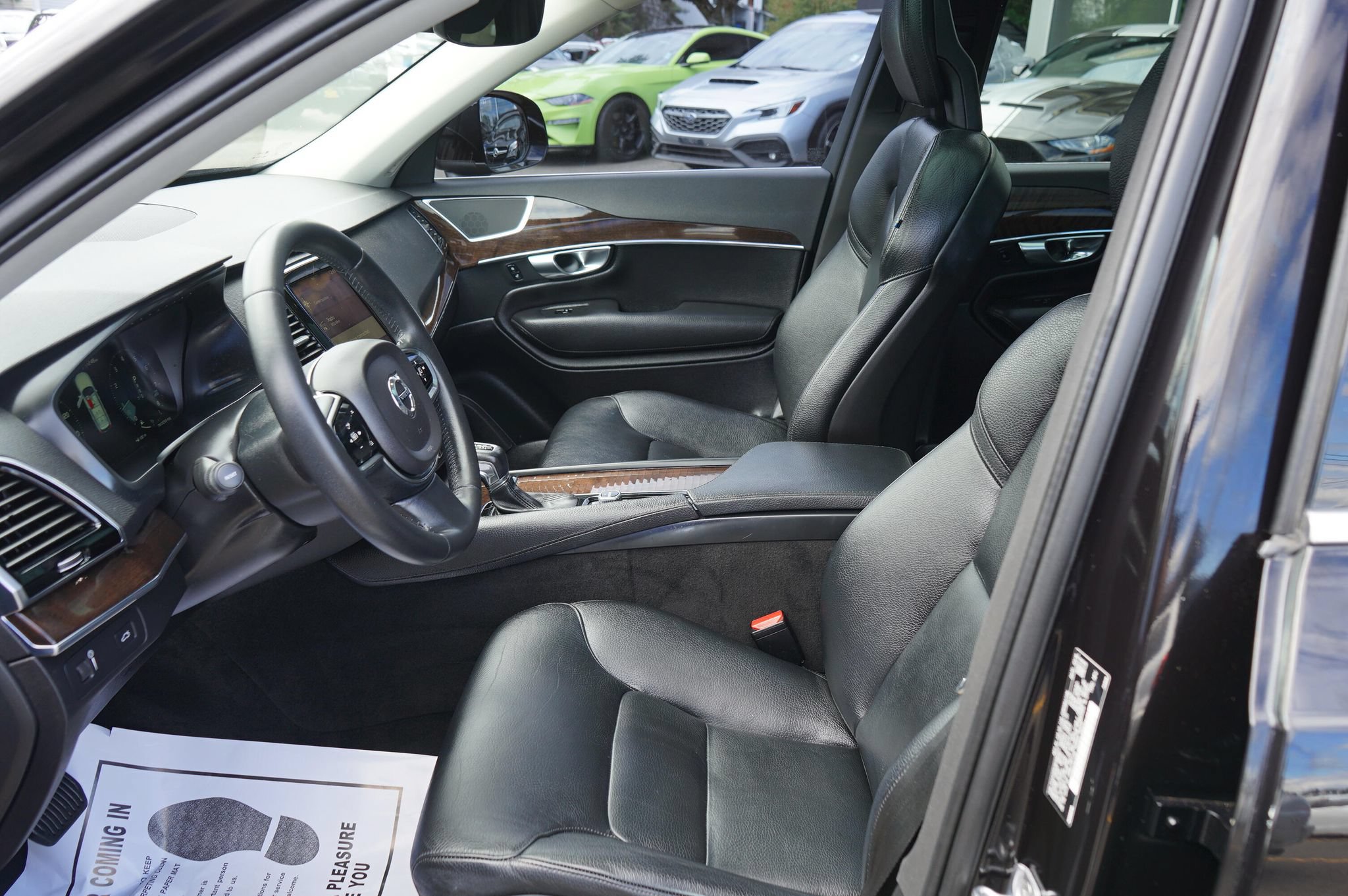 Used 2016 Volvo XC90 T6 Momentum w/ Momentum Plus Package AWD/4WD image 14