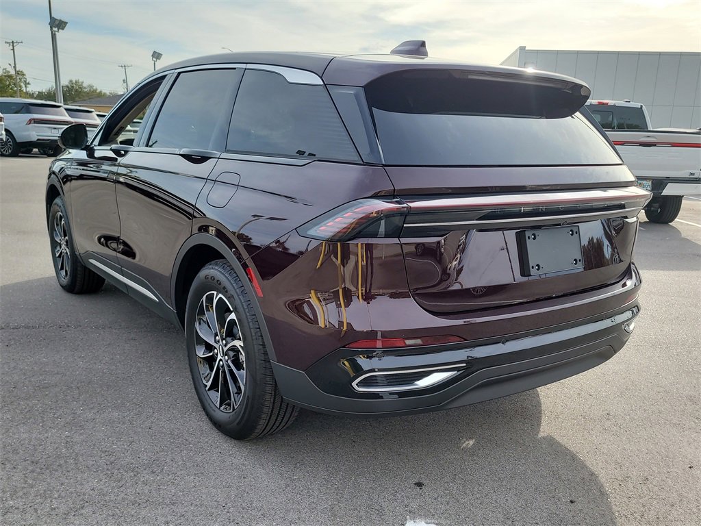 Certified 2025 Lincoln Nautilus Premier image 3