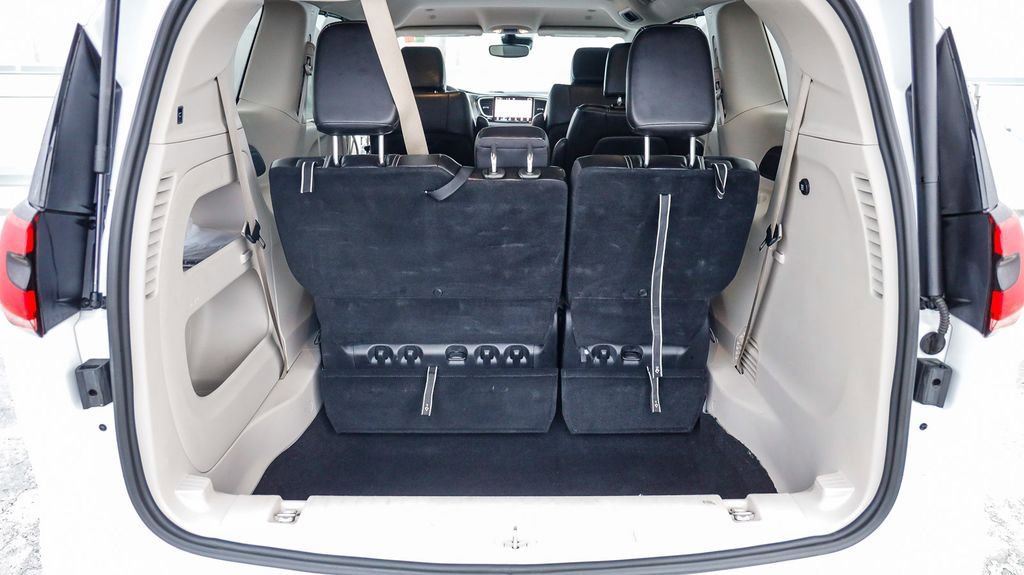 Certified 2024 Chrysler Pacifica Touring-L image 27