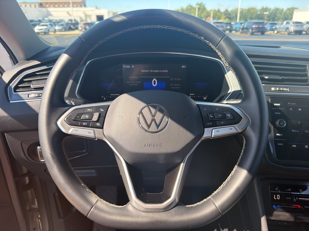 Certified 2023 Volkswagen Tiguan SE w/ Panoramic Sunroof Package AWD/4WD image 11