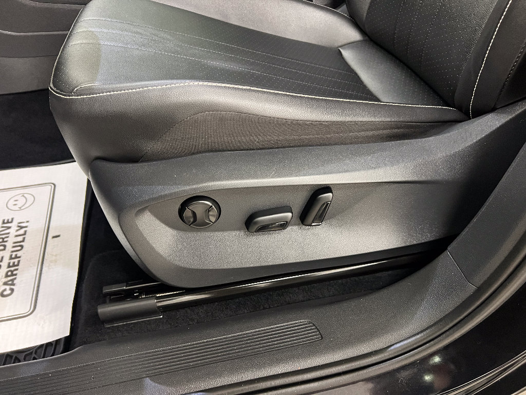 Used 2022 Volkswagen Tiguan SE w/ Panoramic Sunroof Package image 6