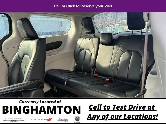 Used 2023 Chrysler Pacifica Touring-L image 18