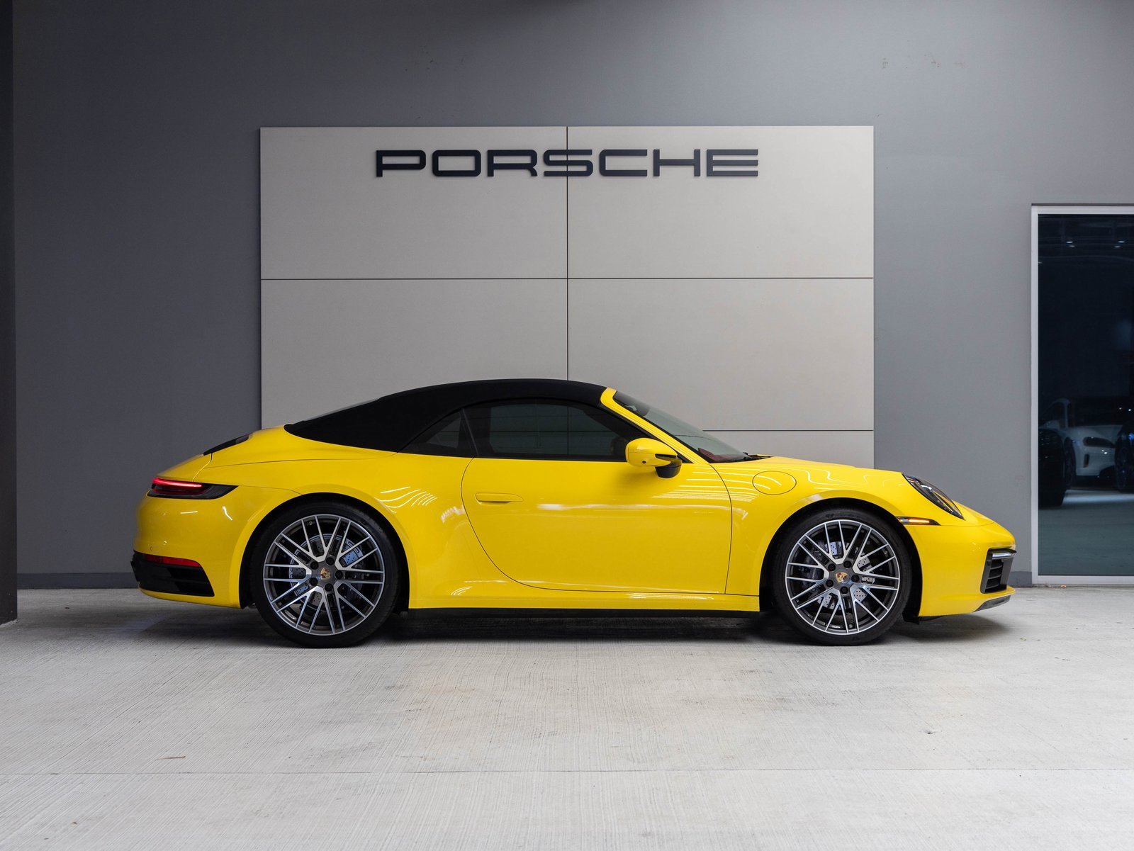 Used 2023 Porsche 911 Carrera image 8