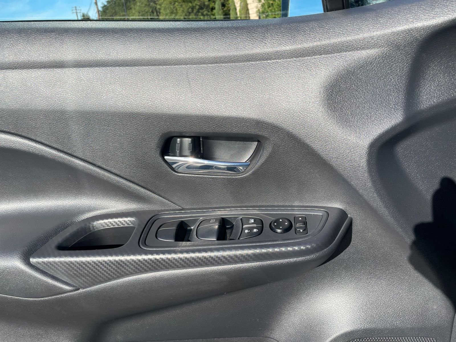 Used 2025 Nissan Versa SV image 18