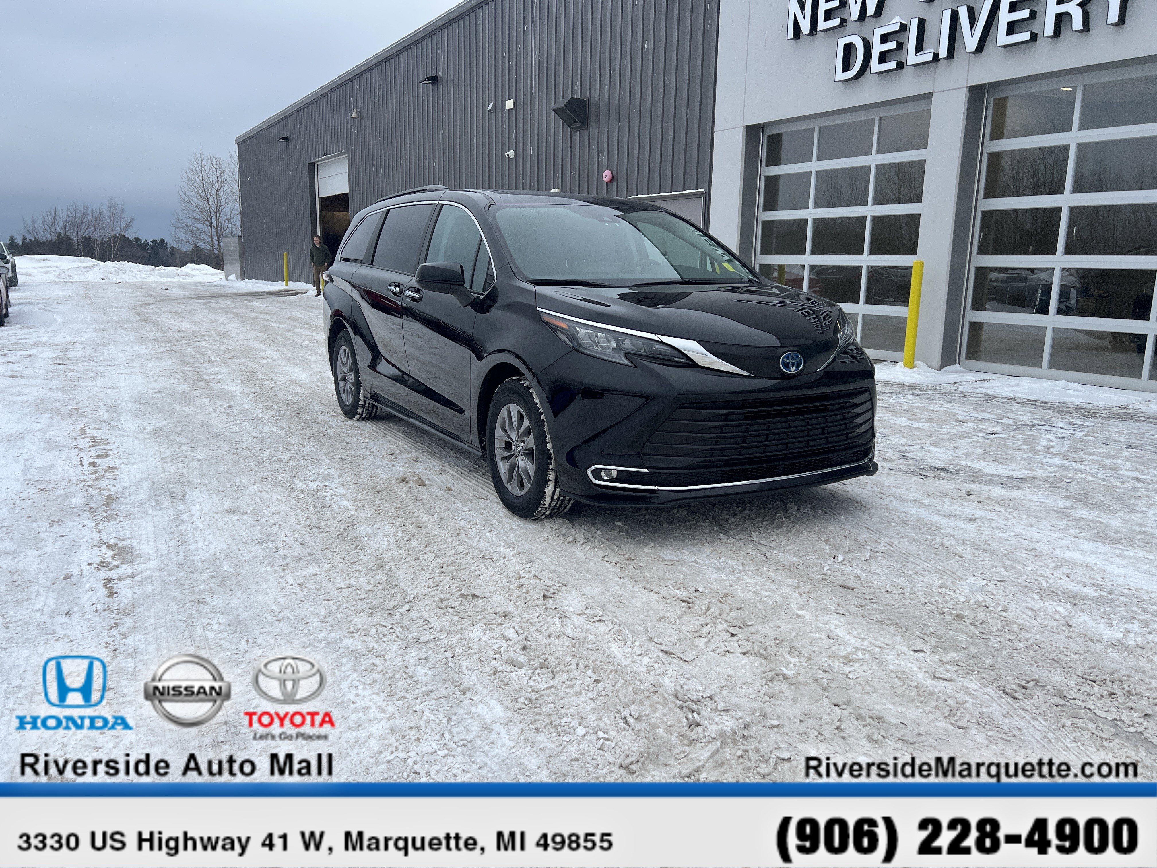 Used 2024 Toyota Sienna XLE FWD video 1