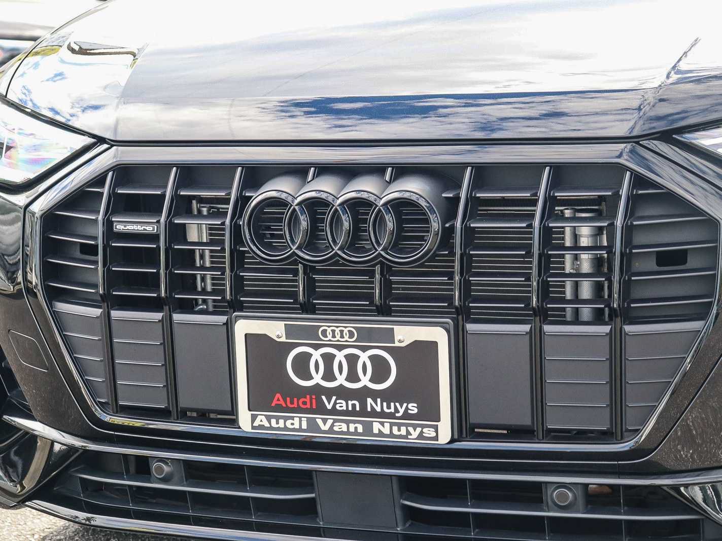 Used 2024 Audi Q3 2.0T Premium w/ Black Optic Sport Package AWD/4WD image 8